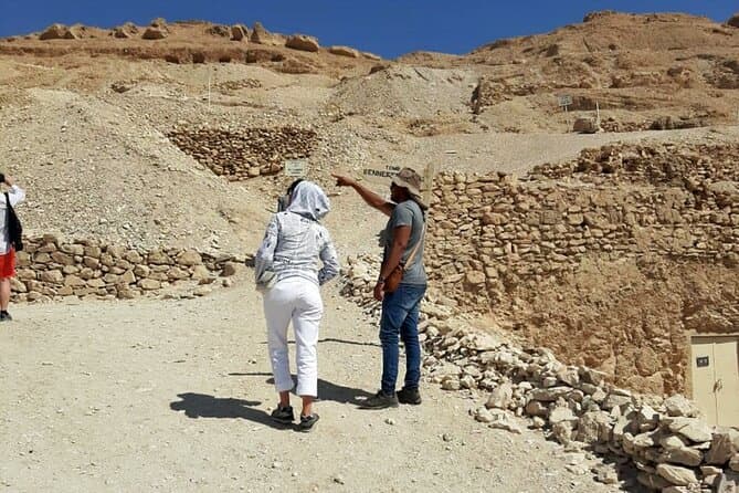 جولة خاصة في الضفة الغربية بالأقصر: وادي الملكات ومقابر النبلاء والغداء