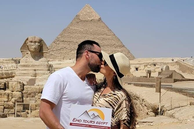 Full Day Tour to Giza Pyramids and old Egyptian Museum in Cairo