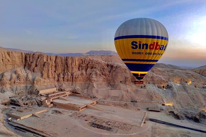 Volo in mongolfiera all'alba su Luxor