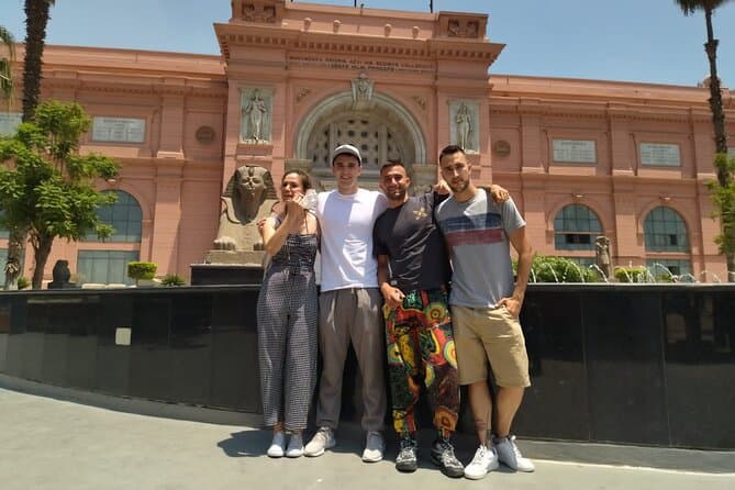 Cairo Egyptian Museum Half-Day with lunch and Hotel Pickup and Drop-Off