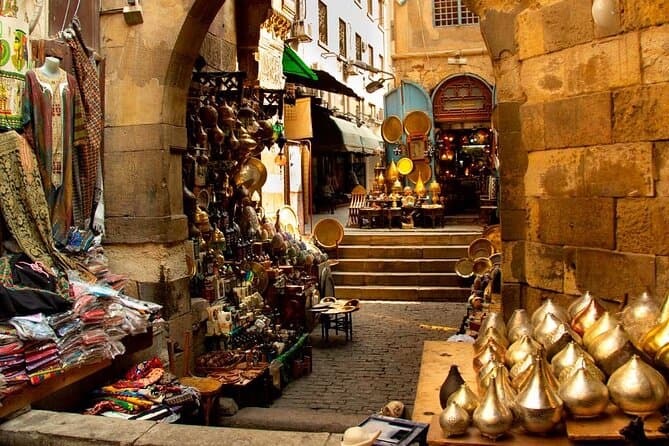 Guided Tour to the Pyramids & Khan El Khalili with Lunch