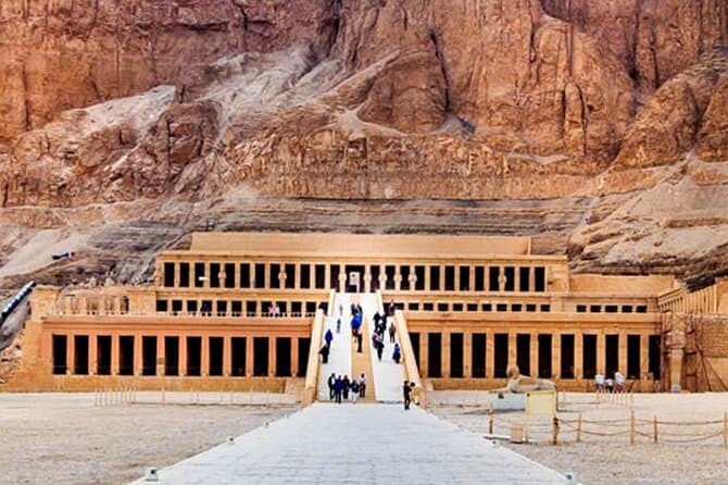 Amazing Luxor East and West Bank Guided Tour with Lunch From Luxor Airport/Hotel