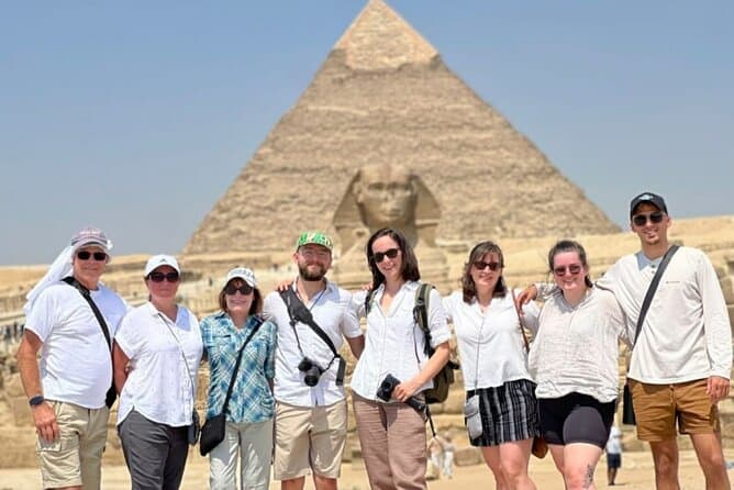 Private Pyramids & GEM Tour with Local Breakfast (Foul & Falafel)