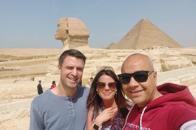 Guided tour to Pyramids of Giza, Sakkara & Memphis: Private Tour with Lunch