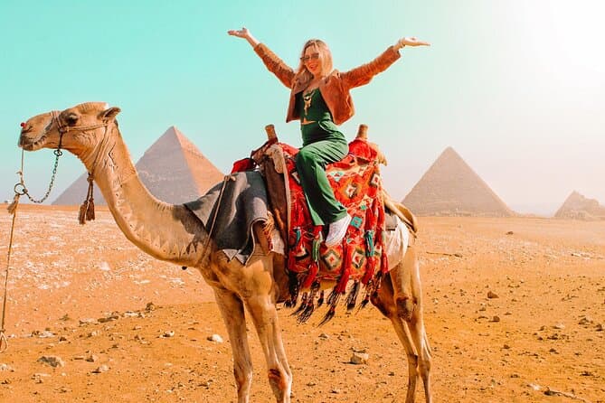 All-Inclusive Cairo Private Tour: Pyramids, GEM & Khan El Khalili