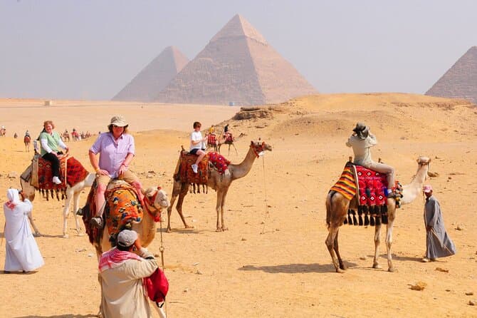Pyramids & Museum: Private Tour of Cairo's Treasures