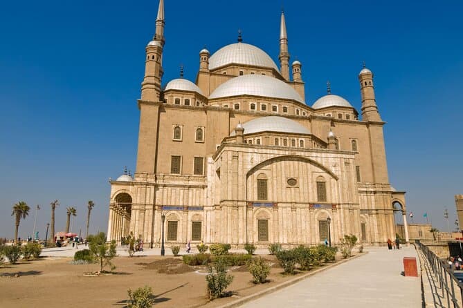 Private Walking Tour with a Local Guide in Cairo