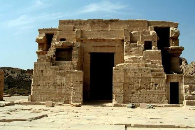 Guide on site Trip From Luxor To Deandra & Abydos Temples