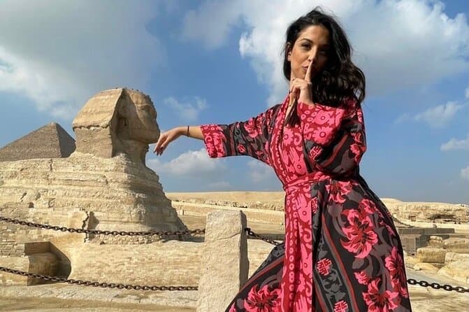 Explore Giza Pyramids,Sphinx, Museum,Lunch and Bazaar from Cairo