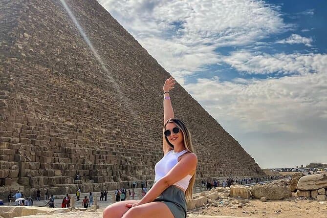 Inclusive Day Tour to Giza Pyramids, Memphis, Sakara & Lunch.