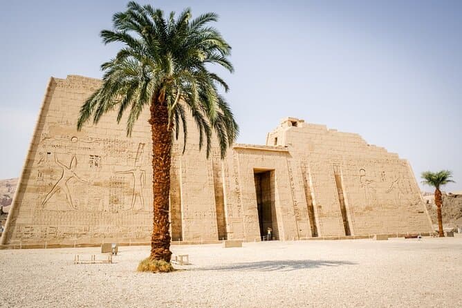 Medinat Habu, Valley of Artisan and Valley Queens Of Luxor Tour