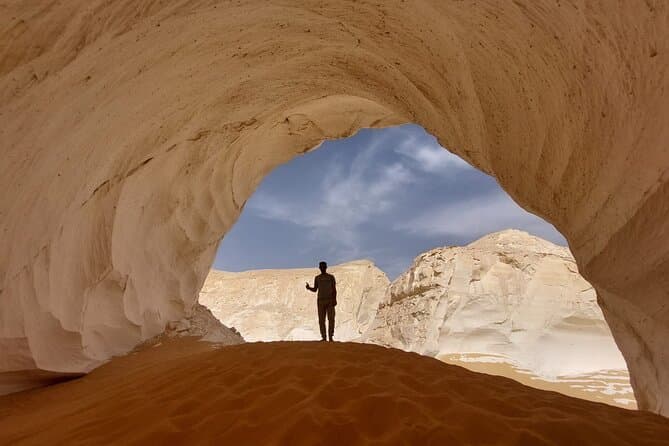Overnight White Desert Safari from Cairo Black Desert and Camping