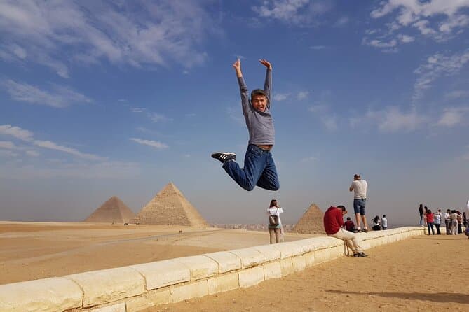 Private VIP Tour to Giza Pyramids Sphinx And the Egyptian Museum