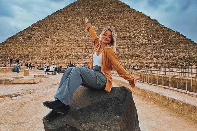 Private Day Tour to Giza Pyramids, Egyptian Museum & The Bazar.