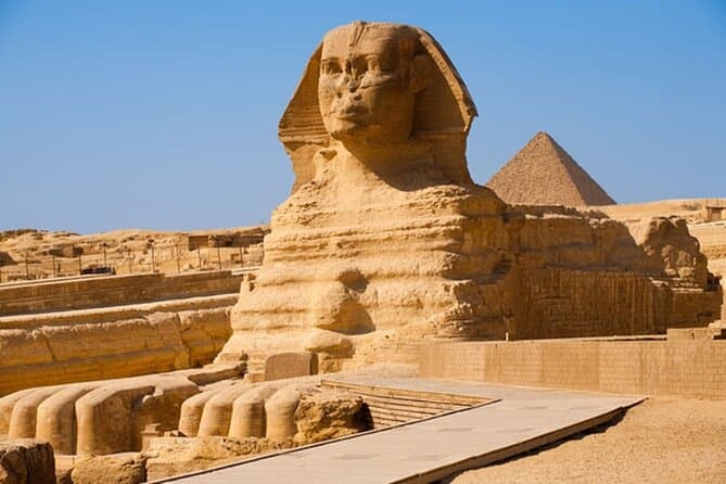 Private Giza Pyramids, Sphinx and Saqqara Day Tour from Cairo