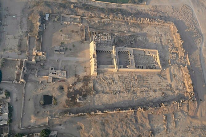 Tour to Valley of the Queens Deir el Medina and Habu in Luxor