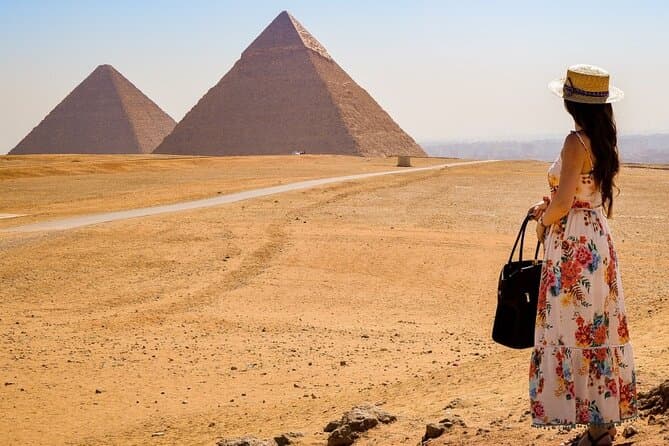 Tour from Hurghada to Cairo by Private Car