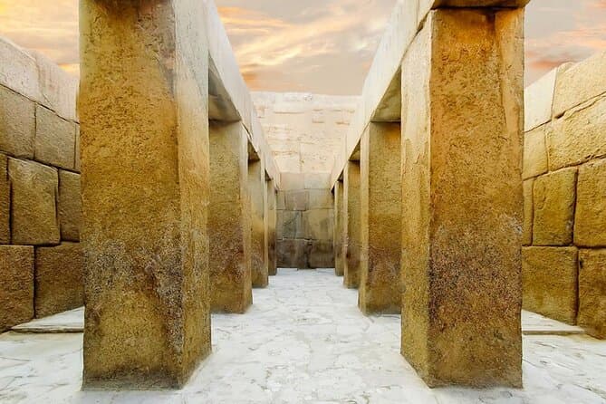 Pyramids of Giza and Valley Temple With Tour Guide and Transfers
