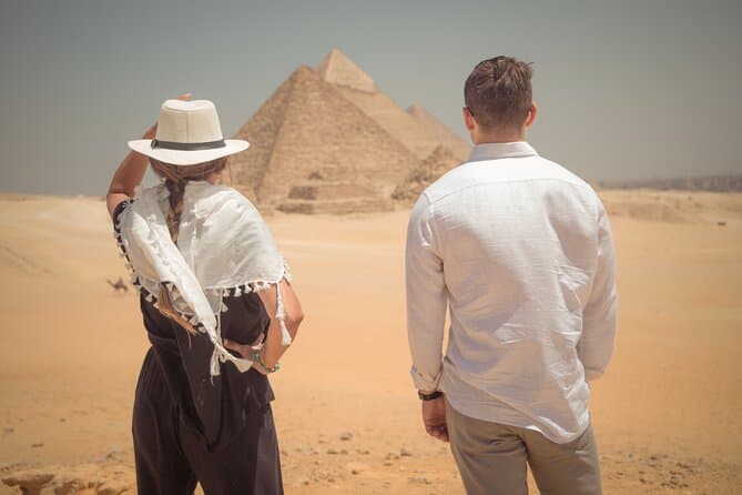 Day Tour Visiting Giza Pyramids old Egyptian Museum & Old Market