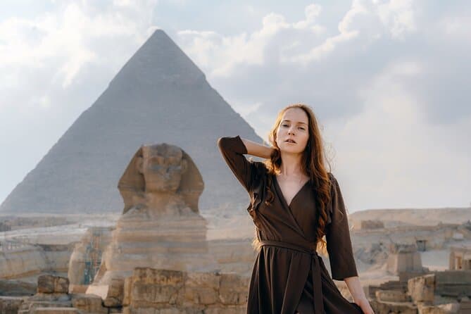 Cairo Pyramids, Sphinx, Museum & Bazaar Tour with Female Guide