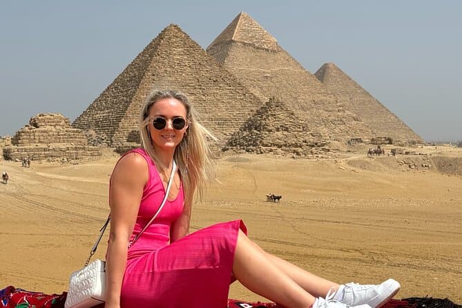 Full Day Tour to Giza Pyramids and Saqqara