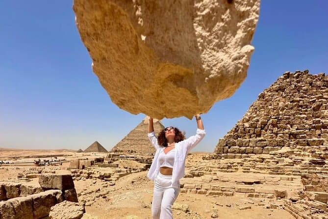 Private Full day Tour to Pyramids, Egyptian Museum and Bazaar