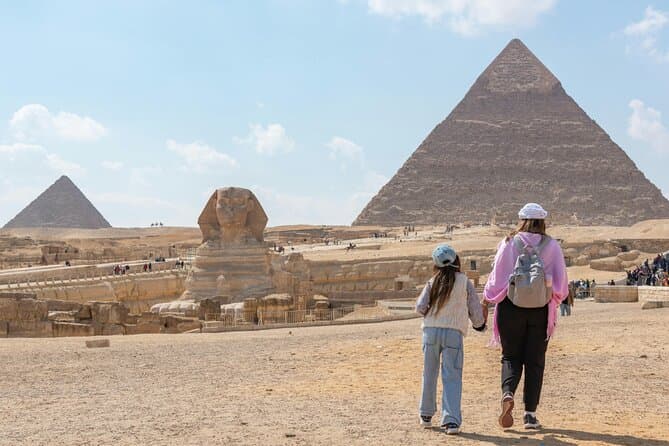 Female Guide Tour to Giza Pyramids and Sphinx Tour