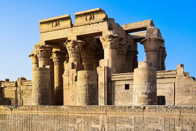 Private Tour in Temple of Edfu and Kom Ombo from Luxor