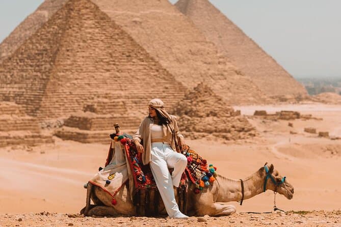 Private Day Tour Giza Pyramids, Sphinx, and Khan el-Khalili Market