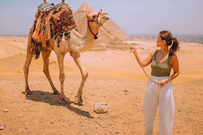 Giza Pyramids Sphinx Private Tour with a Camera Photographer