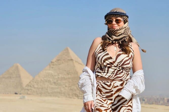 Giza Pyramids & Egyptian Museum: Camel Ride and Lunch Experience