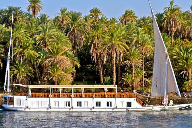 Enjoy 5 Nights Nile Dahabiya includes tours from Luxor to Aswan