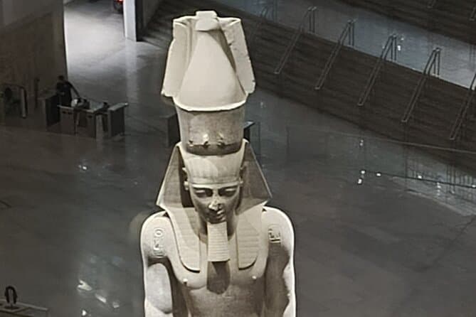 Private Guided Tour Giza Pyramid, Shpinx and The Grand Museum.