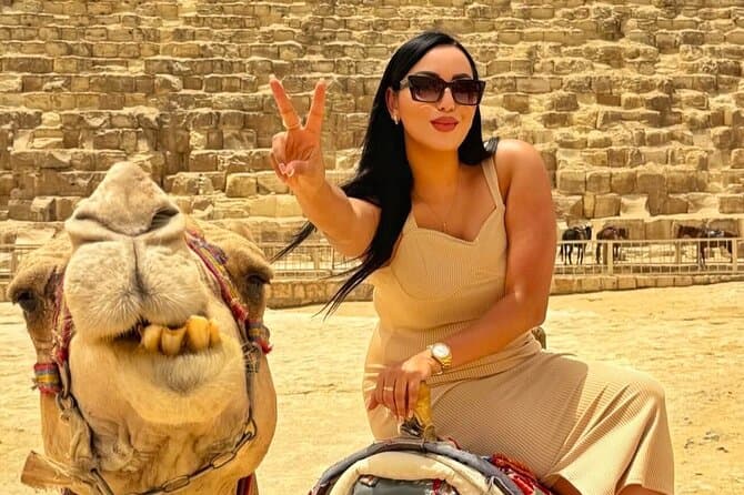 Private Tour to Pyramids with Professional Photographer