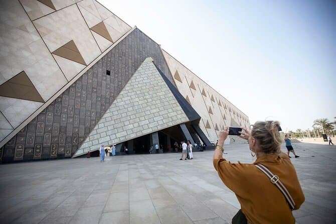 Guided Tour to Pyramids, Sphinx and Grand Egyptian Museum GEM