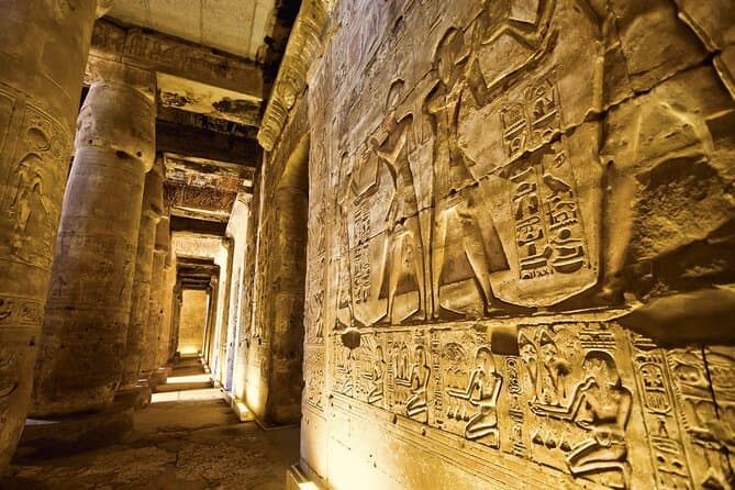Excursie naar de tempels van Dendera en Abydos vanuit Luxor met ervaren gids