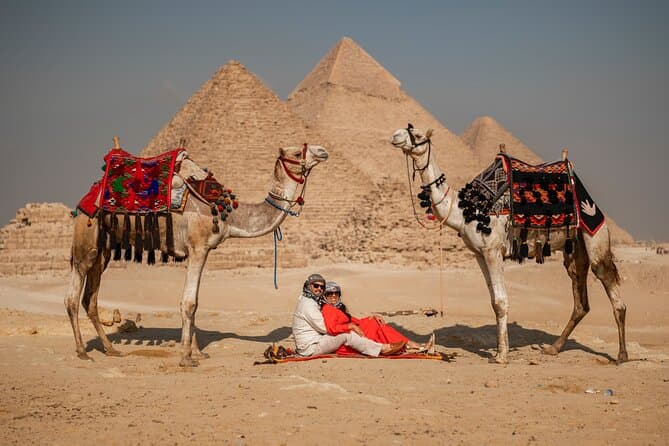 Pyramids of Giza tour with khufu restaurant reservation