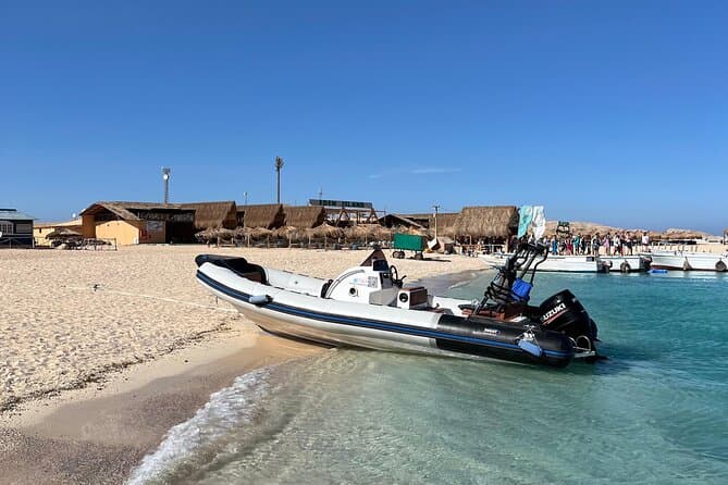 Eden Island Private Speedboat Tour with Snorkeling and Lunch