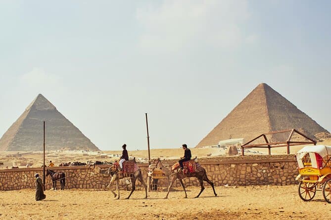 Half Day Pyramids Tours, Camels and Egyptian Food in Giza