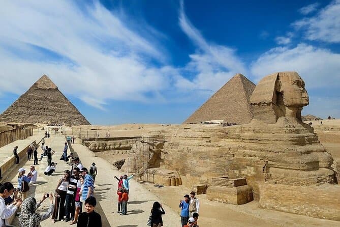 Explore Giza Pyramids and Egyptian Museum from Cairo Hotels