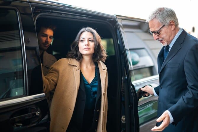 Private Pickup Transfer from Your Hotel to Cairo Airport