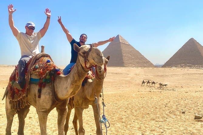 Unmissable Cairo Tour: Pyramids, Mummies Museum,Citadel & Bazaars