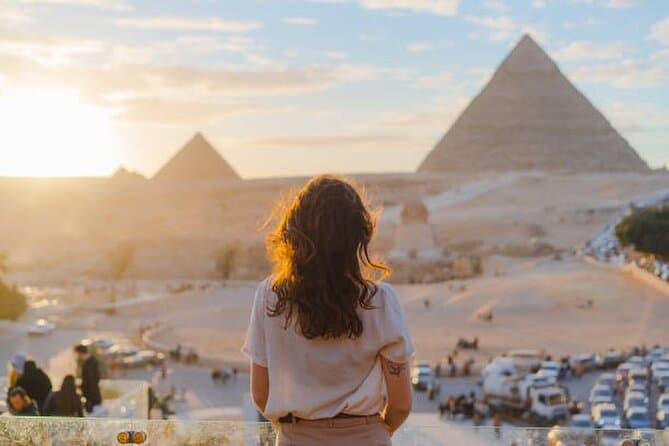 جولة خاصة مع مرشد: أهرامات الجيزة وسقارة وممفيس مع الغداء