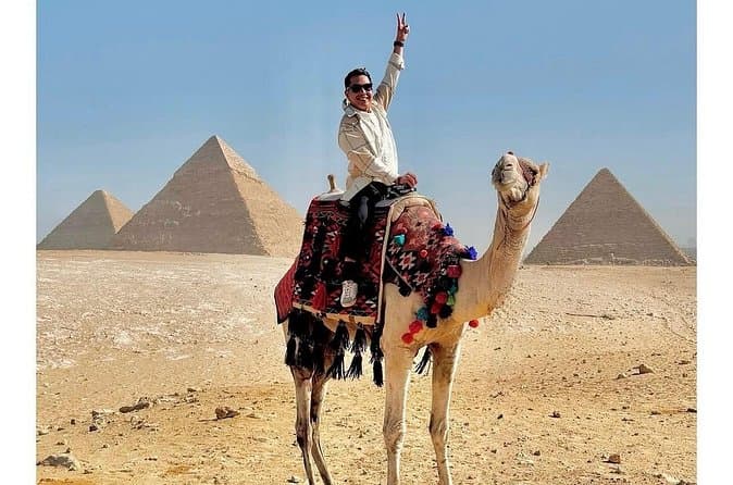 VIP All tickets included Giza pyramids & GEM & lunch private tour
