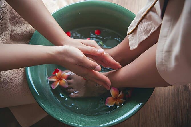 Foot Massage with Doctor Fish Relax Fish Spa Experience Hurghada