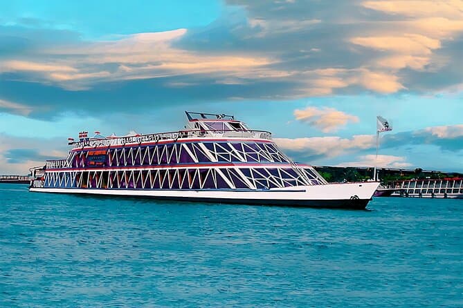 Cairo : Luxury Nile Topaz Dinner Cruise, Belly Dance & Shows