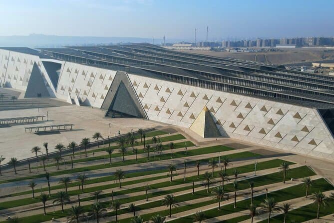 Private Guided Tour of the Pyramids & Grand Egyptian Museum