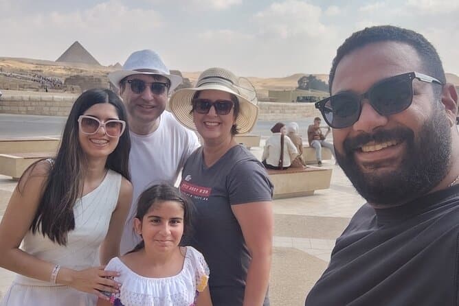 Hurghada Day Trip to Pyramids of Giza and Egyptian Museum VIP