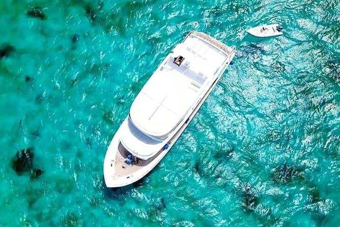 Dolphin House by Yacht in Hurgada