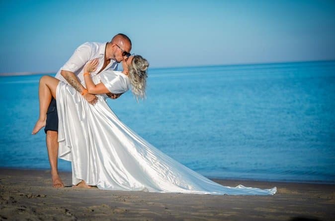 Hurghada Professional Photoshoot: Beach Session & Edited Pictures